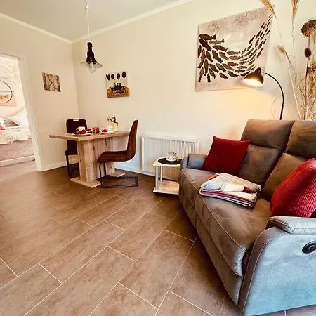 Segelund - Zeit Fuer Uns- Ruhige Und Sonnige Mit Terrasse Und Garten Nahe Und Ostsee Schönhagen